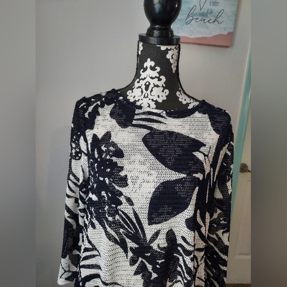 CHICO'S Travelers NWT  Slinky Stretch Mesh Top Size 2 US SM. Navy/wht 3/4 sleeve - Picture 10 of 11